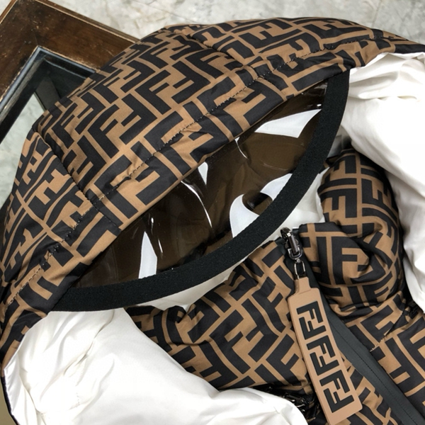 ハイクオリティダウンジャケット背面デザイン